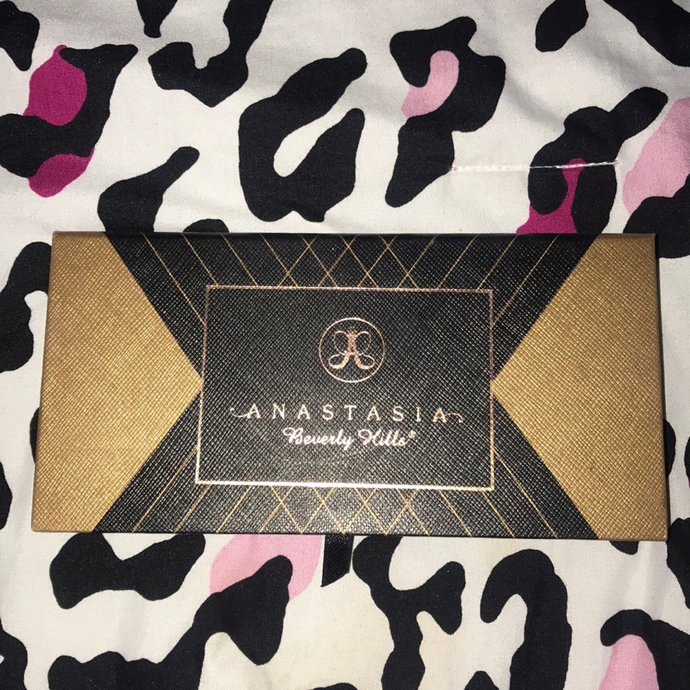 Anastasia Beverly Hills World traveler palette
